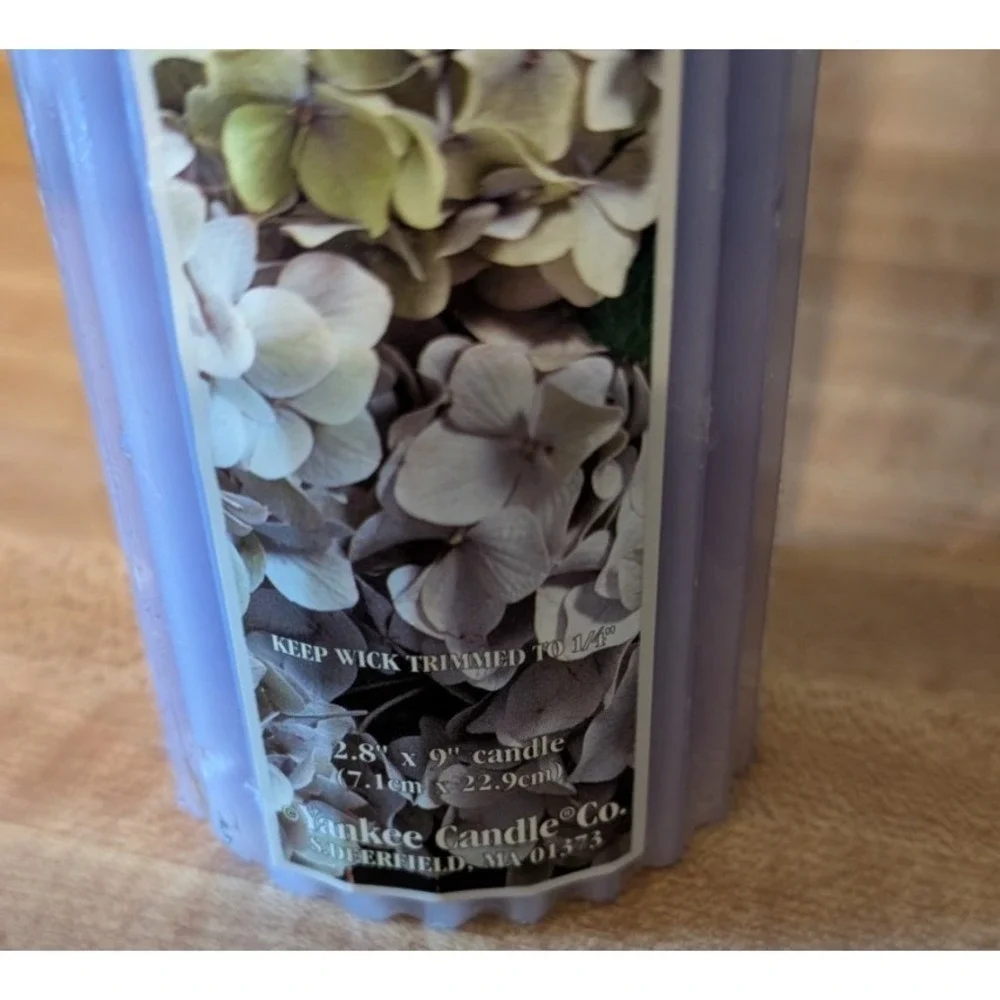VINTAGE Yankee Candle Hydrangea Pillar 9